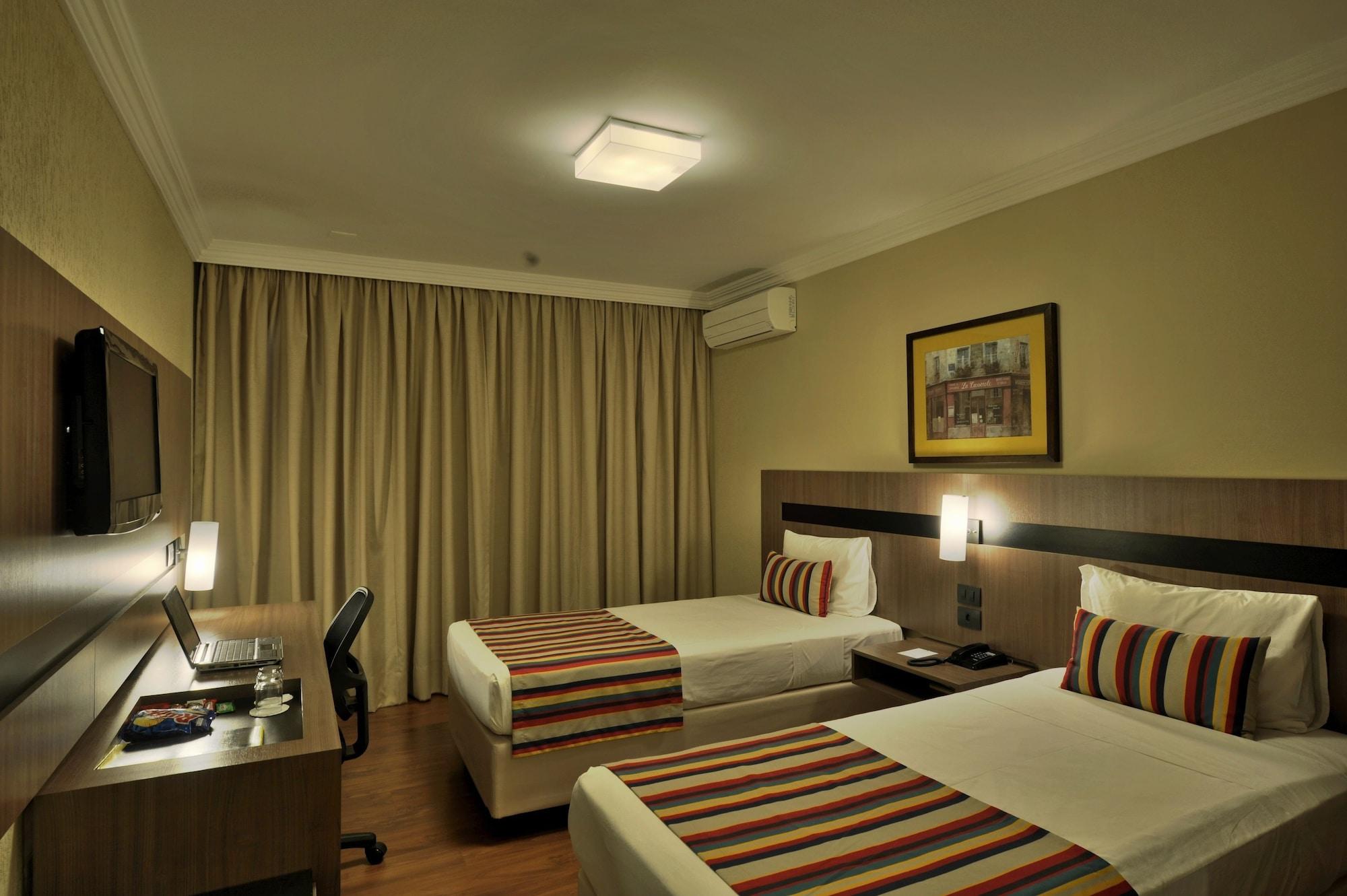 Hotel Deville Express Cascavel Cascavel  Esterno foto