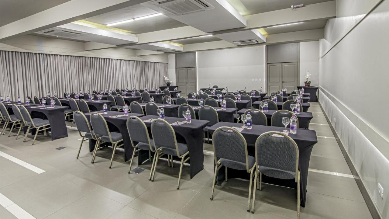 Hotel Deville Express Cascavel Cascavel  Esterno foto