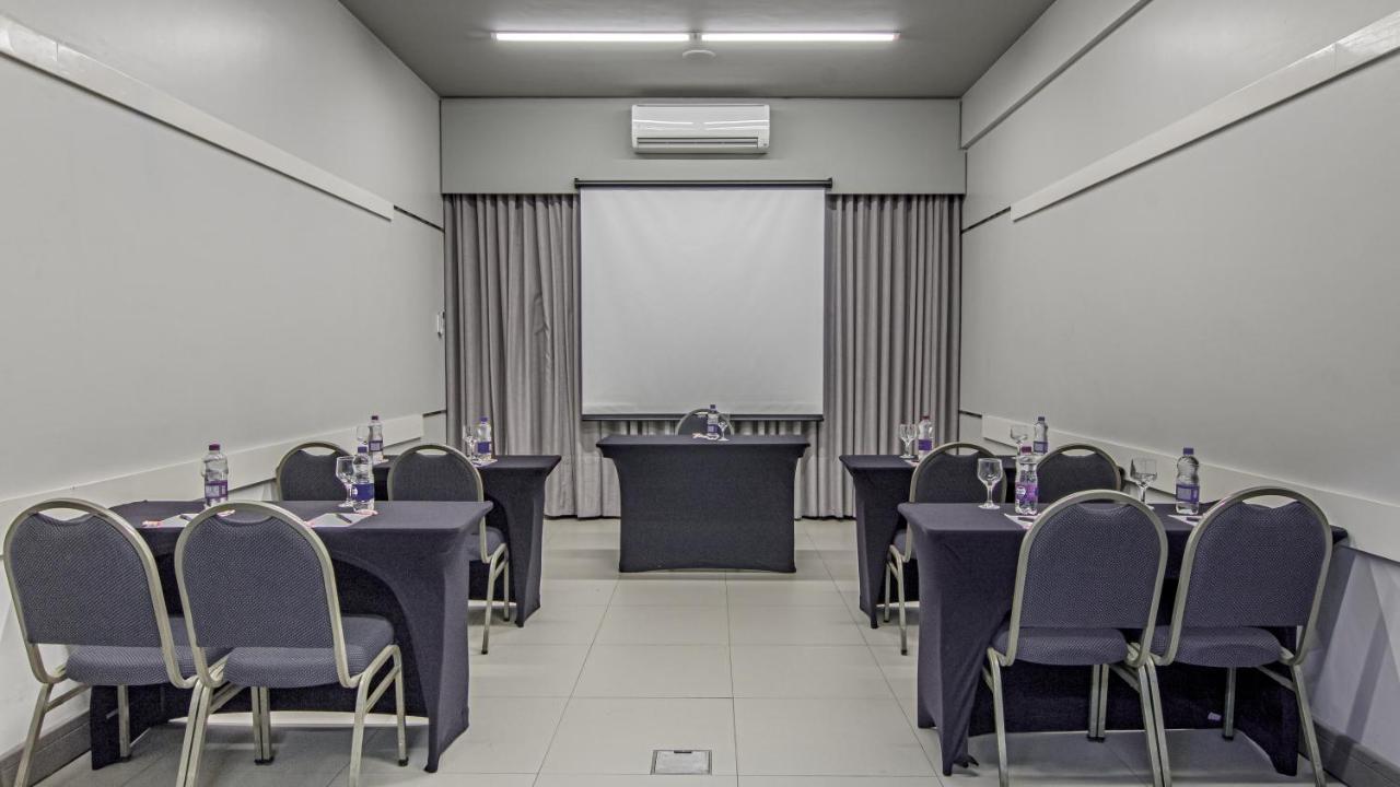 Hotel Deville Express Cascavel Cascavel  Esterno foto