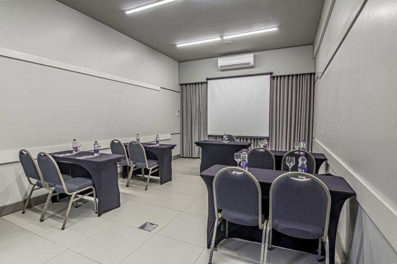 Hotel Deville Express Cascavel Cascavel  Esterno foto