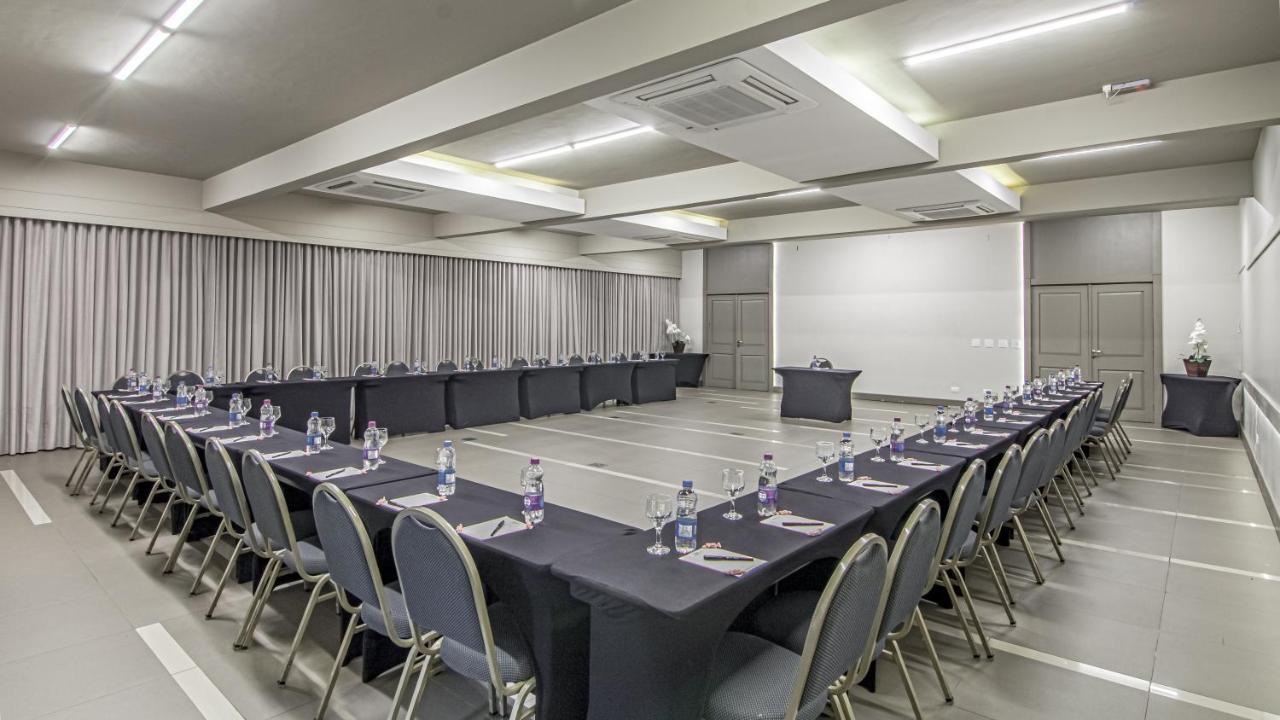 Hotel Deville Express Cascavel Cascavel  Esterno foto